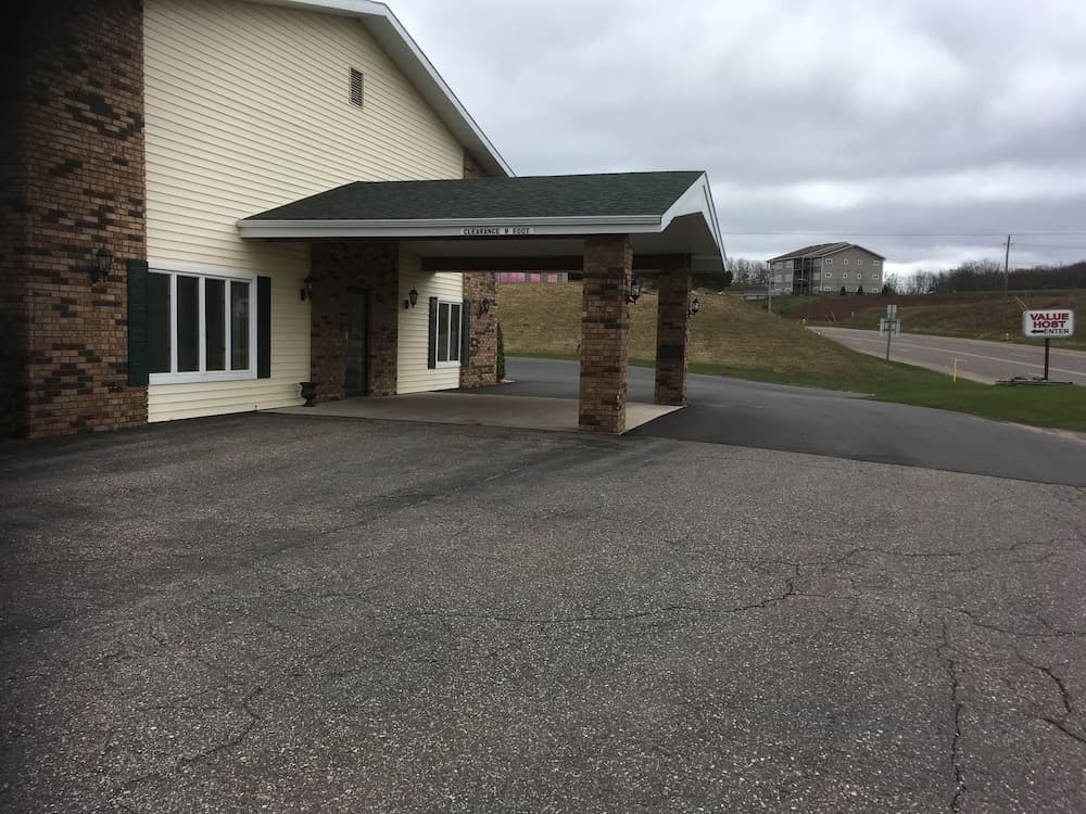 Value Host Motor Inn featured exterior or lobby in Marquette, MI — similar hotel
