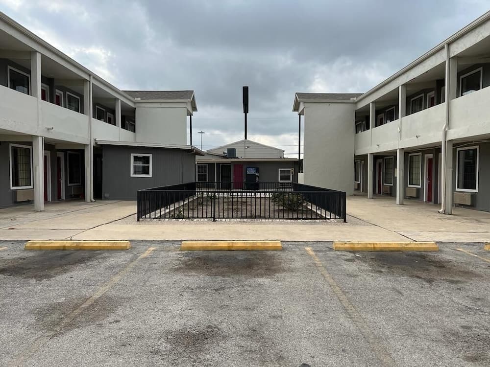 Travel Inn Lackland Seaworld interior in San Antonio, TX — gallery photo 2