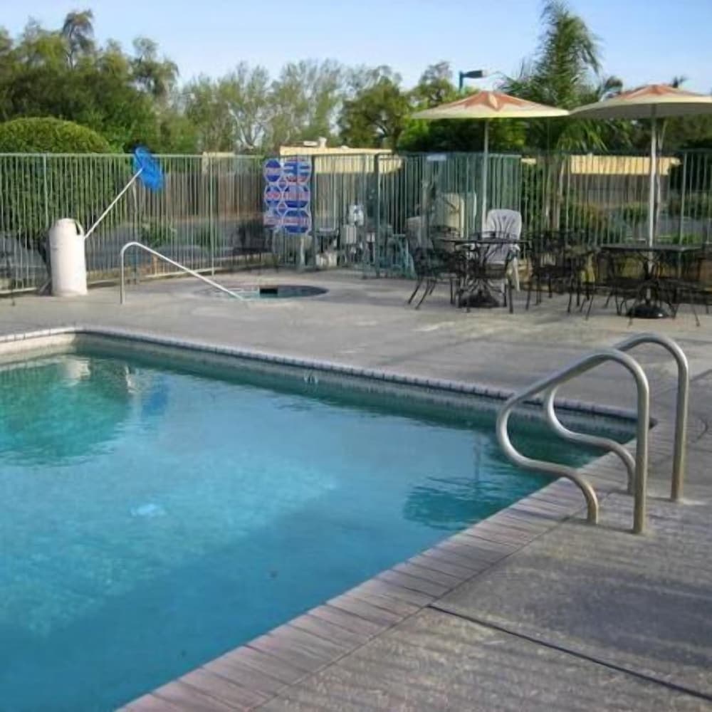 Edgewater Inn Reedley gallery photo in Reedley, CA — image 10
