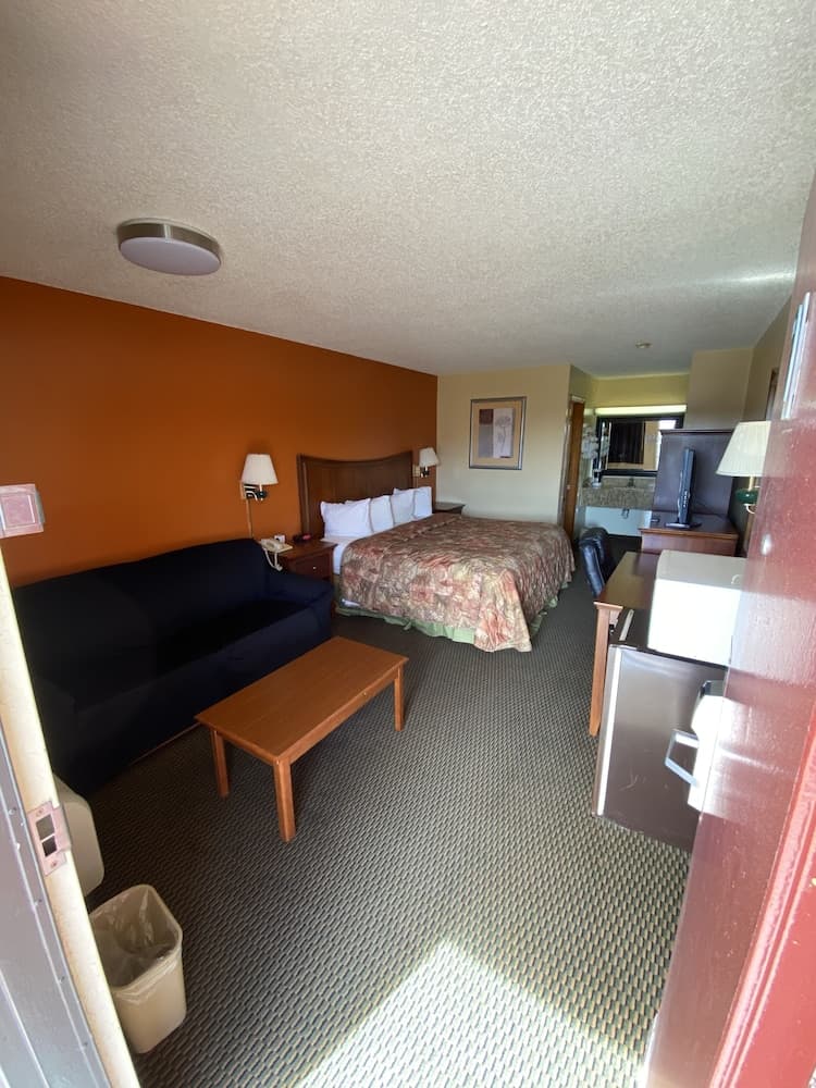 Rodeway Inn property views in Baxley, GA — gallery photo 3