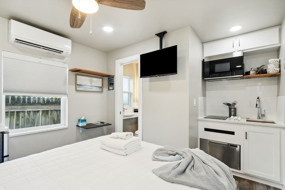 Beach 5 Villas - Immaculate 300 steps from the Ocean interior in Fernandina Beach, FL — gallery photo 2