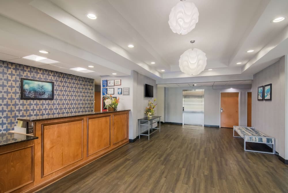 Spark by Hilton Smithfield I-95 interior in Smithfield, NC — gallery photo 2