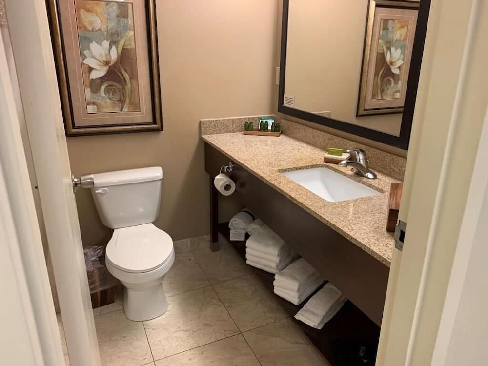 Fourwinds Lakeside Inn & Marina gallery photo in Bloomington, IN — image 6