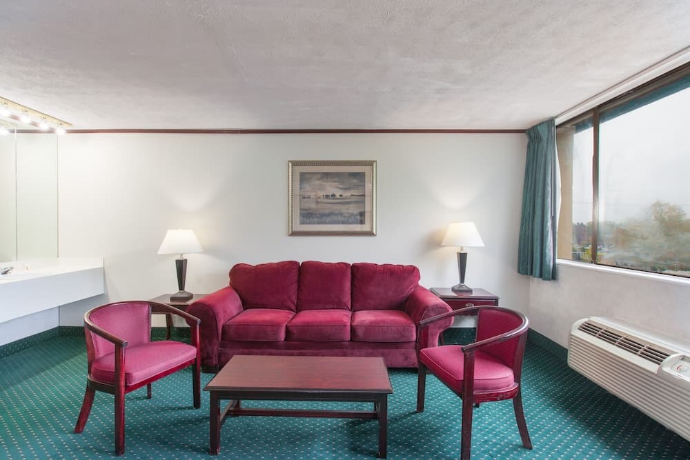 Schenectady Inn & Suites interior in Schenectady, NY — gallery photo 2