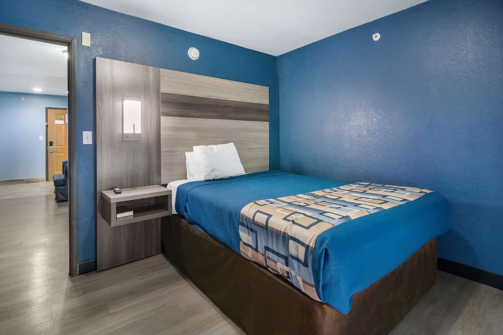 Rodeway Inn Carrollton I-35E gallery photo in Carrollton, TX — image 15