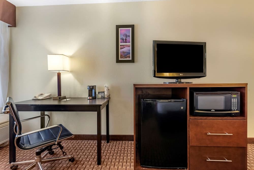 Comfort Inn & Suites Warsaw near US-30 gallery photo in Warsaw, IN — image 22