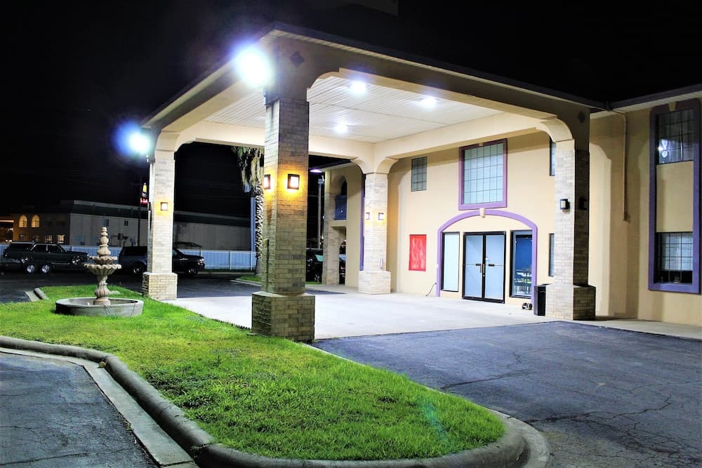 Quality Inn Fort Stockton featured exterior or lobby in Fort Stockton, TX — similar hotel
