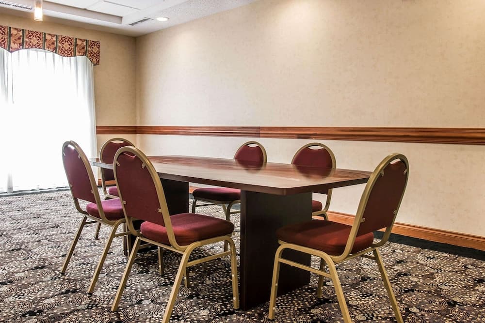 Comfort Suites Canton - Detroit gallery photo in Canton — image 10