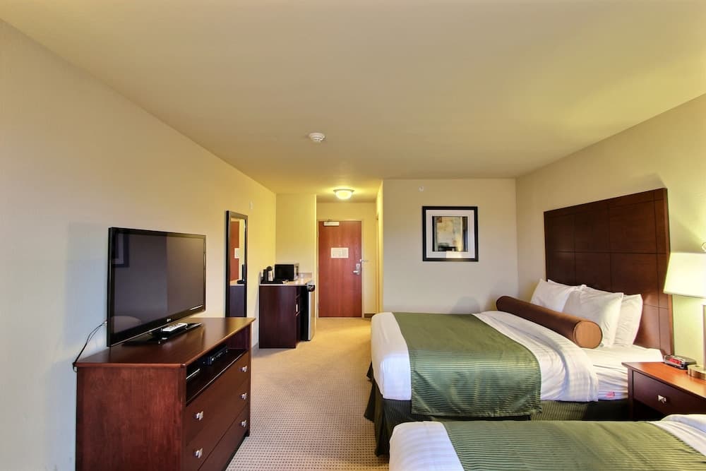 AmericInn by Wyndham Oshkosh interior in Oshkosh, WI — gallery photo 2