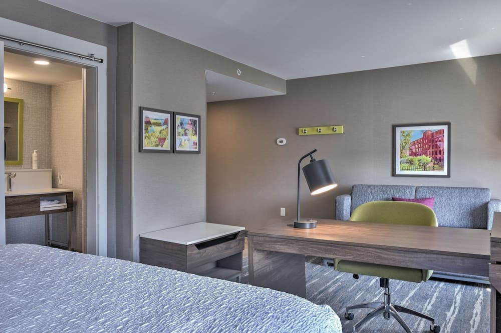 Hampton Inn & Suites Keene property views in Keene, NH — gallery photo 3