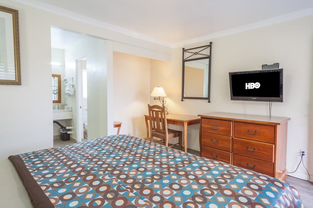 Vagabond Inn Hemet property views in Hemet, CA — gallery photo 3