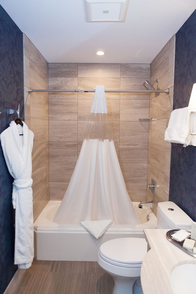 La Banque Hotel gallery photo in Homewood, IL — image 21