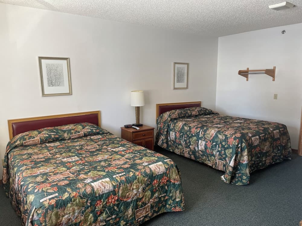 Bear Lodge Resort property views in Dayton, WY — gallery photo 3