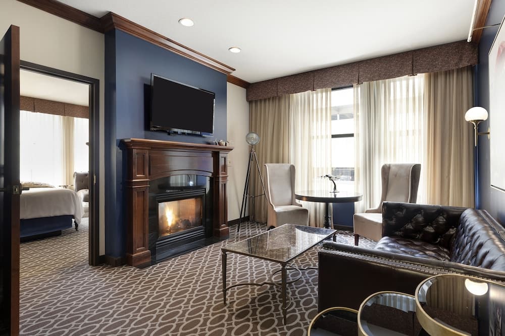 Des Lux Hotel property views in Des Moines, IA — gallery photo 3