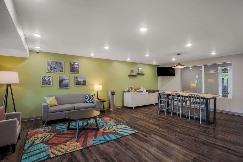 Woodspring Suites Milwaukee - Menomonee Falls property views in Milwaukee, WI — gallery photo 3