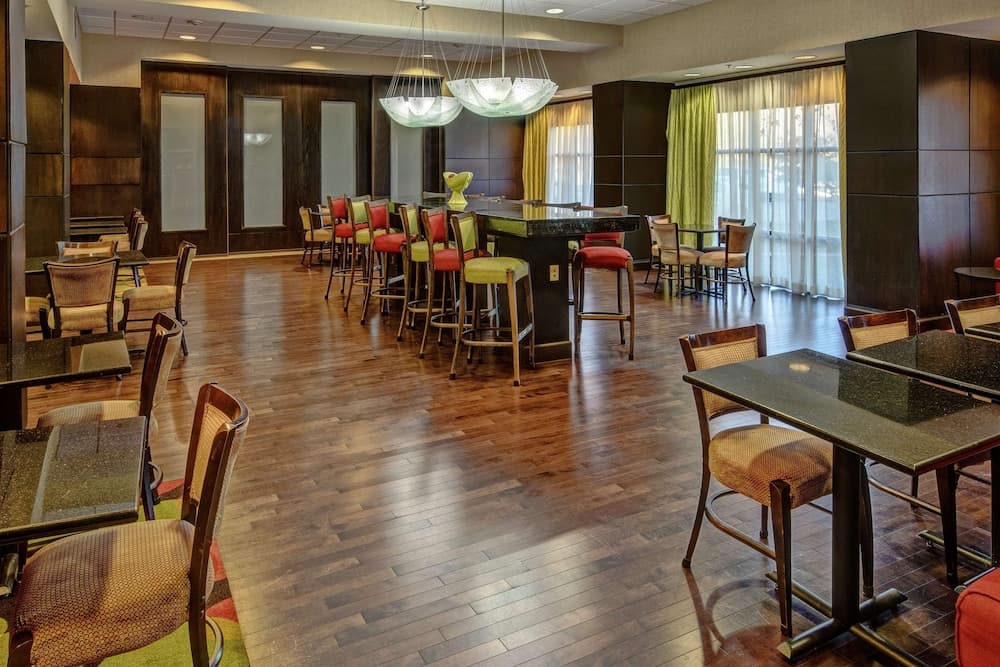 Hampton Inn Jacksonville-Anniston Area interior in Jacksonville, AL — gallery photo 2