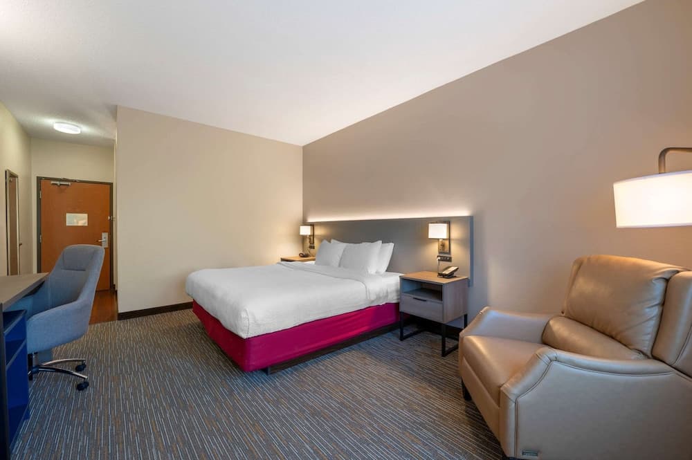Comfort Inn & Suites Zanesville City Center interior in Zanesville, OH — gallery photo 2
