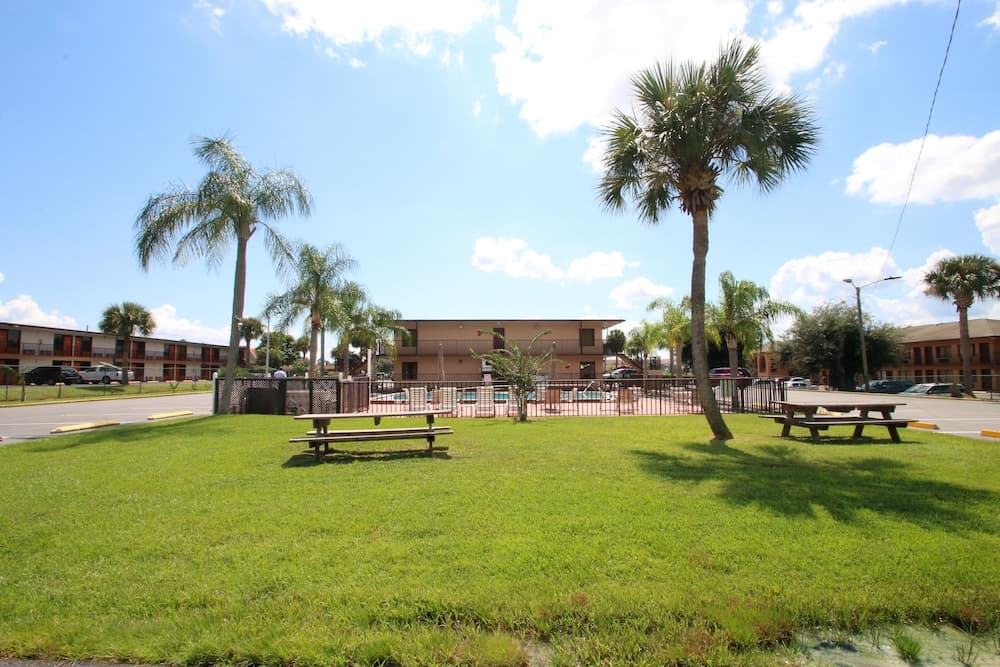 Days Inn by Wyndham Kissimmee West property views in Kissimmee, FL — gallery photo 3