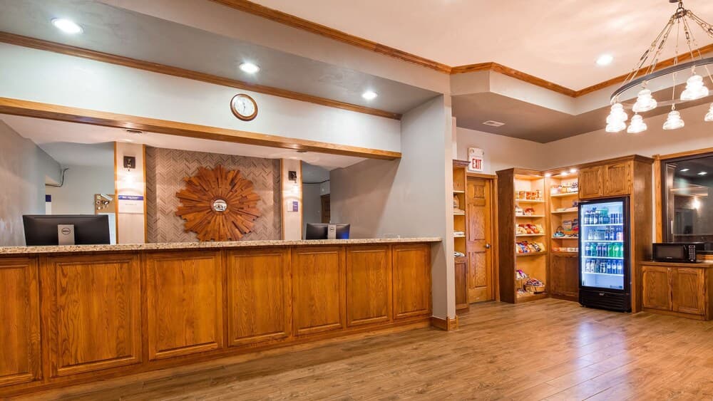 Best Western Buffalo Ridge Inn property views in Custer, SD — gallery photo 3