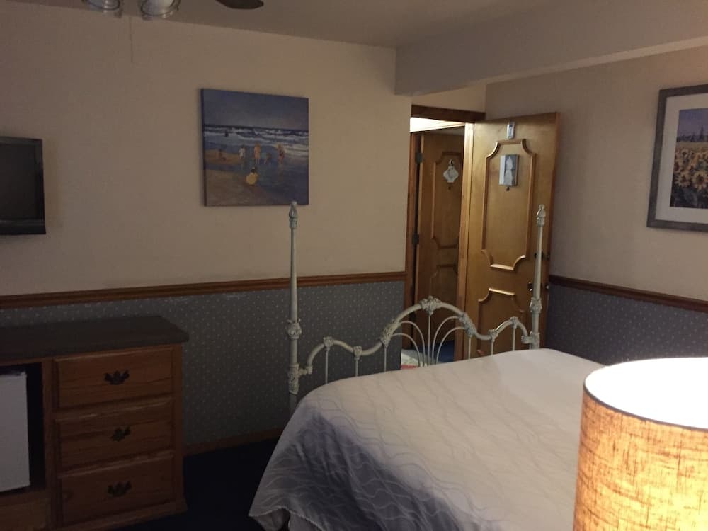 Seacrest Inn property views in Avalon, CA — gallery photo 3