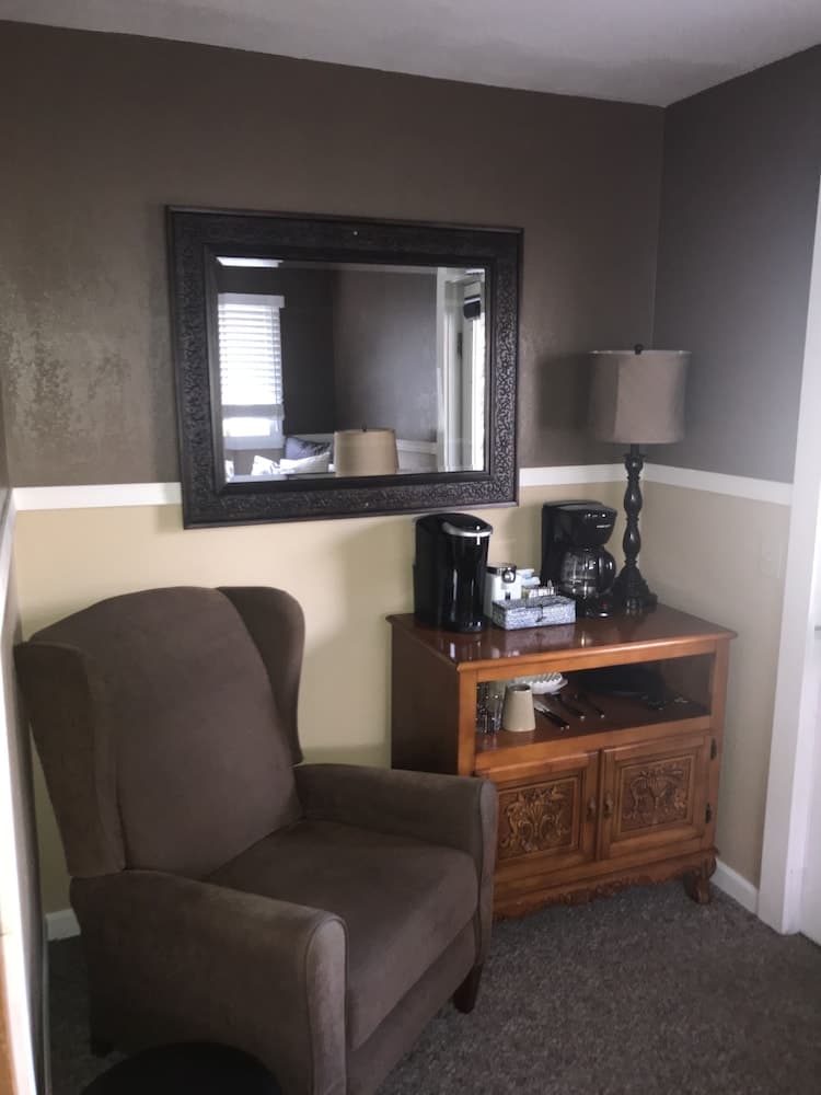 White House Inn on the Waterfront property views in Homer, AK — gallery photo 3