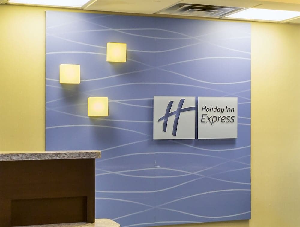 Holiday Inn Express Hotel & Suites Mt. Holly by IHG interior in Mount Holly — gallery photo 2