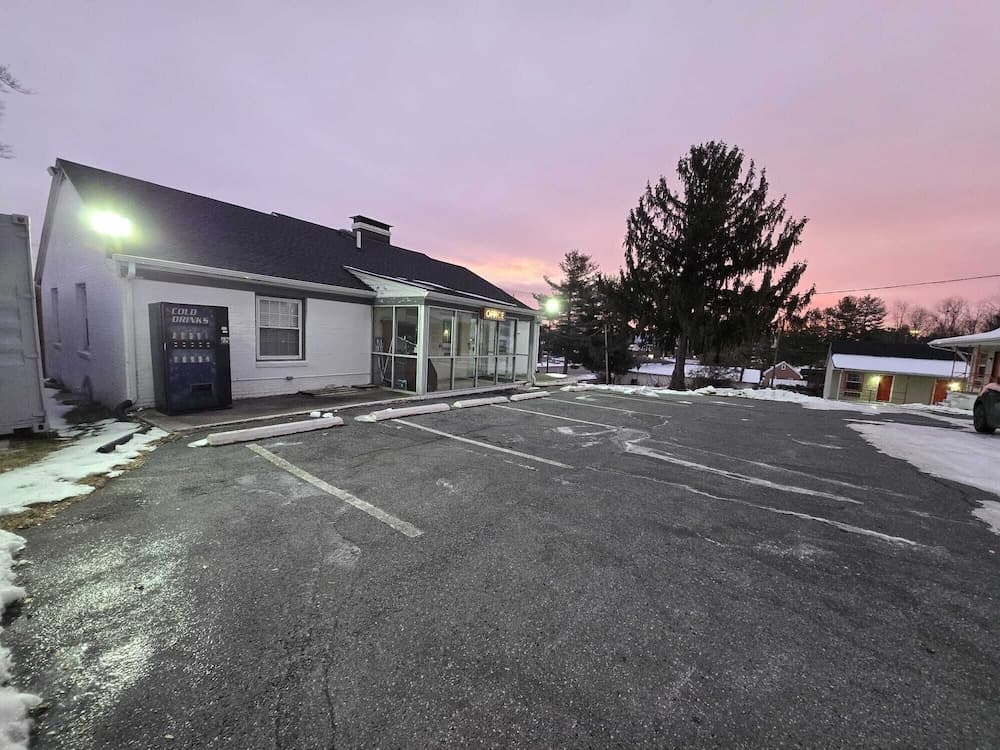 Skyline Motel By OYO Waynesboro US 250 property views in Waynesboro, VA — gallery photo 3