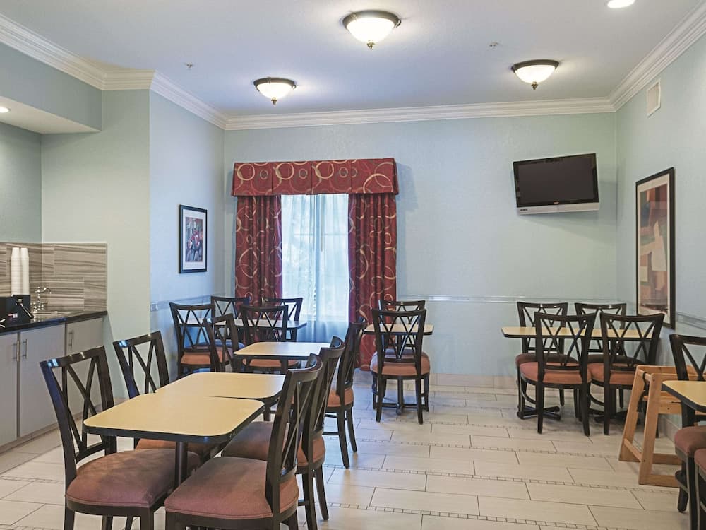 La Quinta Inn & Suites by Wyndham Slidell - North Shore Area property views in Slidell, LA — gallery photo 3