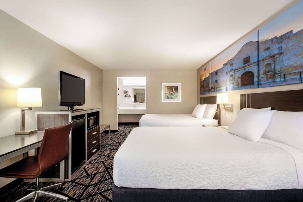 The Willowbrook Golf Hotel At Split Rock property views in Lake Harmony — gallery photo 3