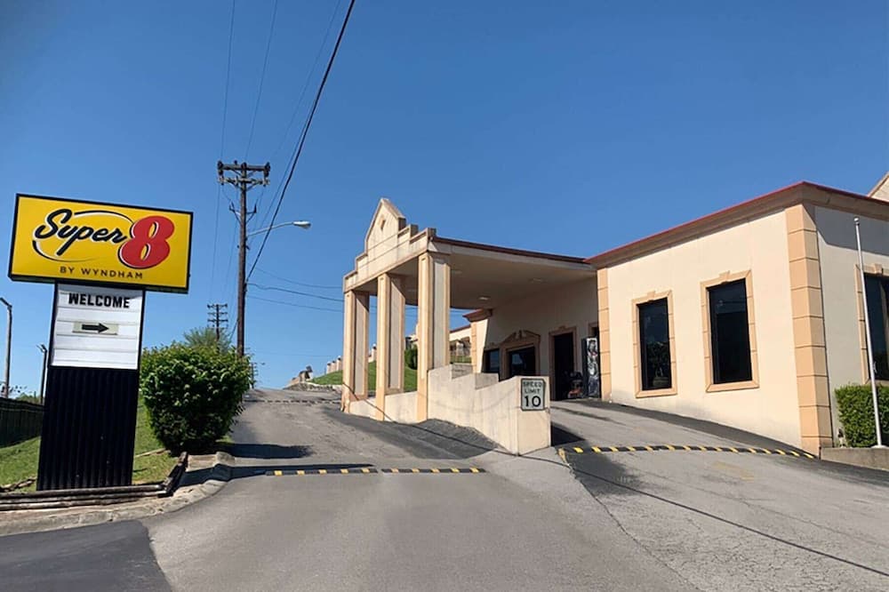 Super 8 by Wyndham Nashville Near Downtown / I-40 featured exterior or lobby in Nashville, TN — similar hotel