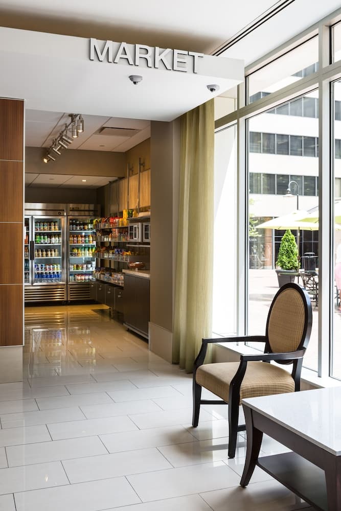 Holiday Inn Washington Capitol - Natl Mall by IHG interior in Washington, DC — gallery photo 2