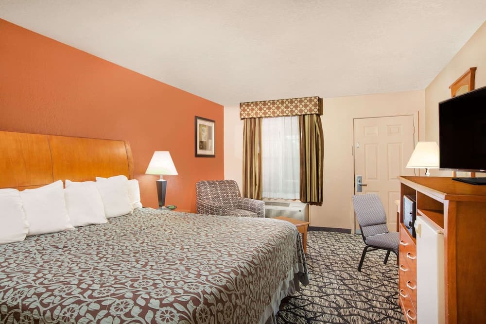 Days Inn by Wyndham Centerville interior in Centerville, TX — gallery photo 2