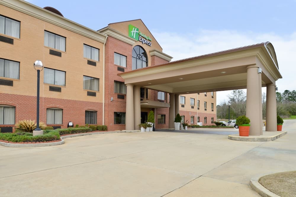 Holiday Inn Express Clanton by IHG interior in Clanton, AL — gallery photo 2