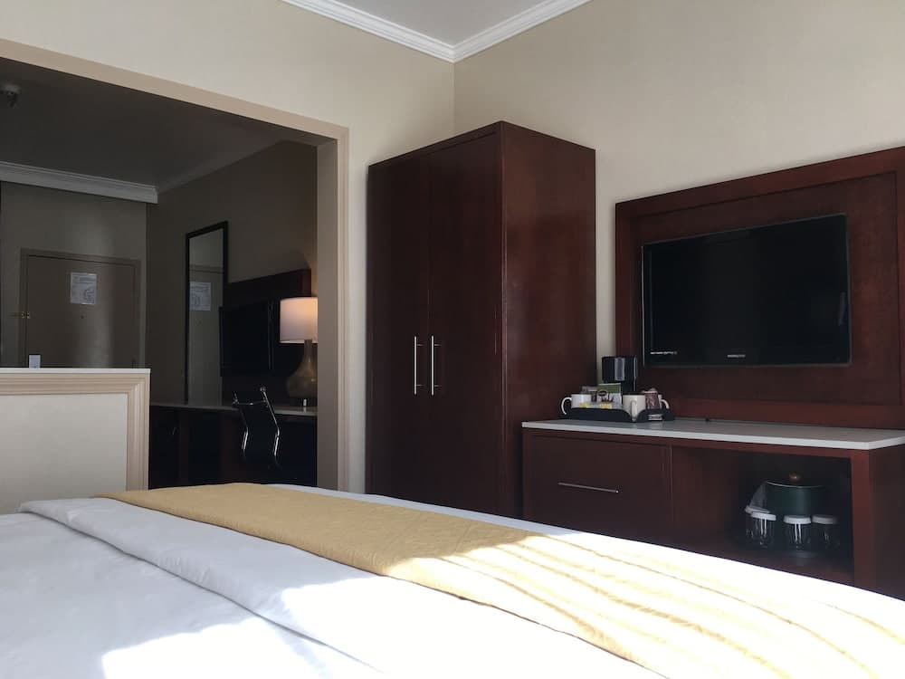 MainStay Suites John Wayne Airport by Choice Hotels gallery photo in Santa Ana, CA — image 78