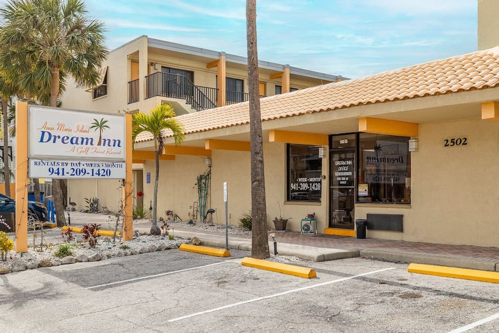 Anna Maria Island Dream Inn exterior or lobby in Bradenton Beach, FL — main listing photo