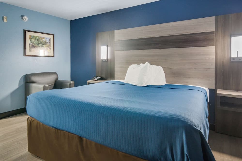 Rodeway Inn Carrollton I-35E gallery photo in Carrollton, TX — image 26