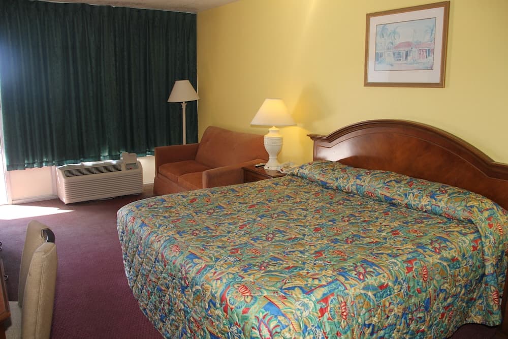 Cruise Port Inn property views in Cocoa, FL — gallery photo 3
