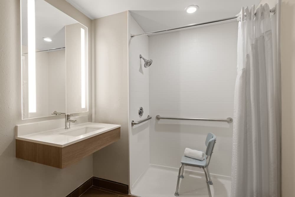 Holiday Inn Express Hotel & Suites Danbury - I-84 by IHG gallery photo in Danbury, CT — image 48