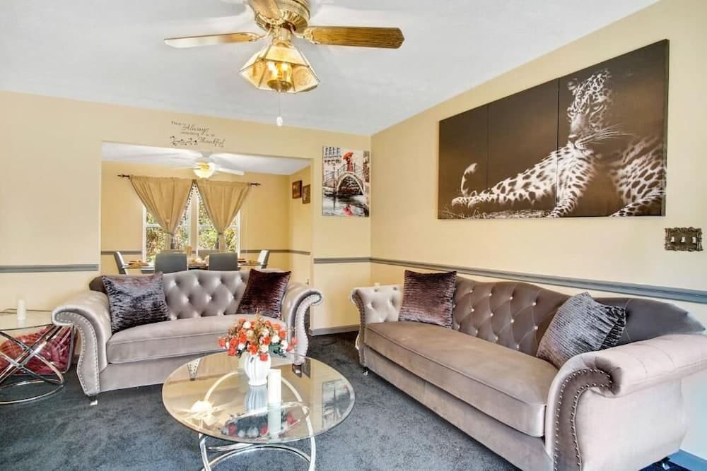 Sweet Home Georgia Luxury interior in Duluth, GA — gallery photo 2
