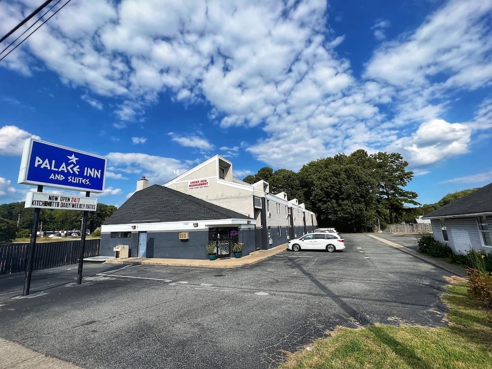 Palace Inn & Suites - Newport News/Jefferson Ave — hotel in Newport News, Virginia