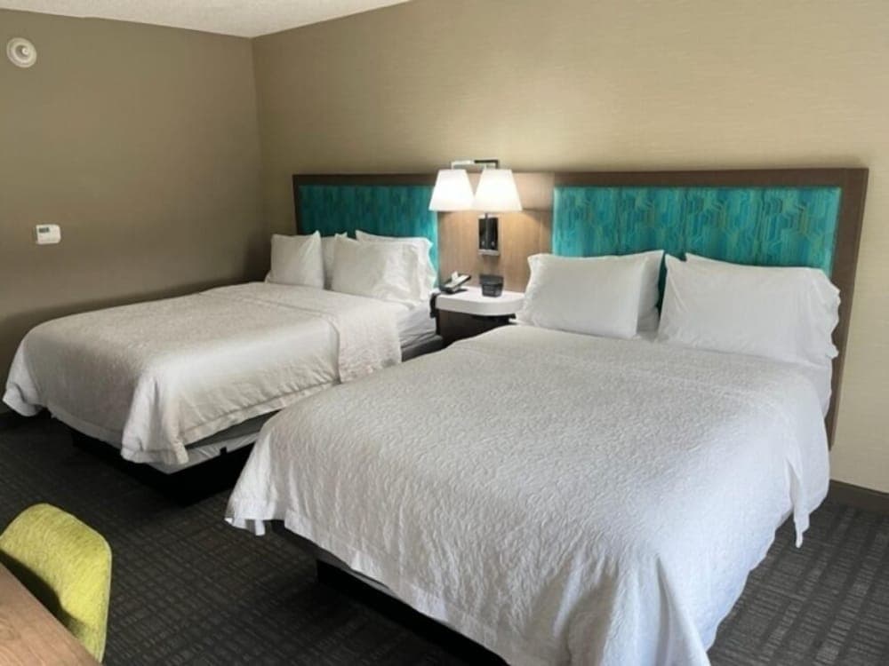 Hampton Inn & Suites Louisville East interior in Louisville, KY — gallery photo 2