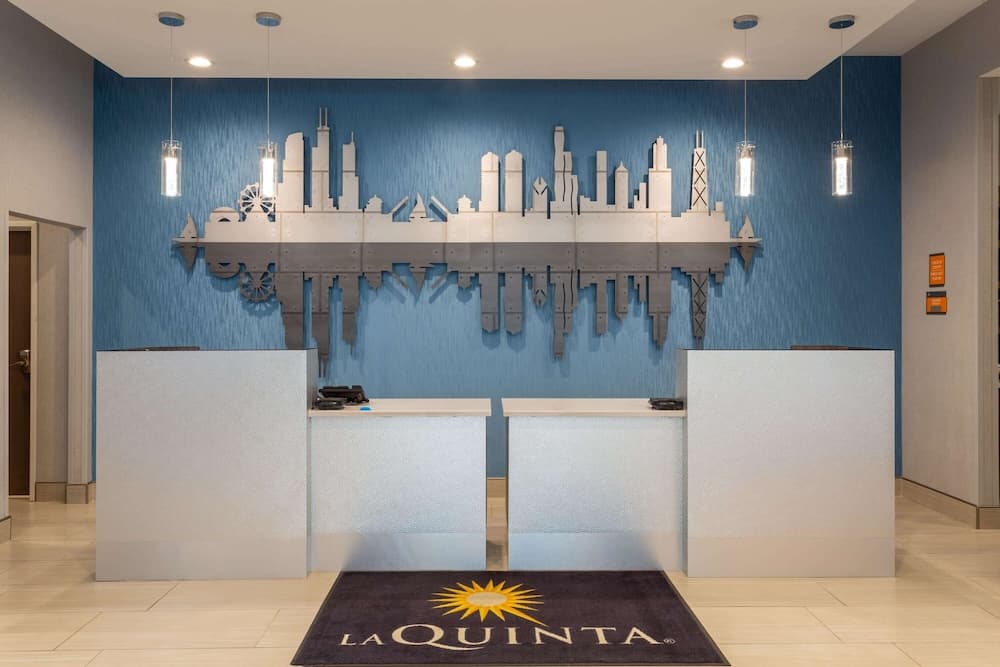La Quinta Inn & Suites by Wyndham Shorewood gallery photo in Joliet, IL — image 5
