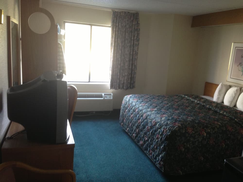 Economy Inn Brunswick interior in Brunswick, GA — gallery photo 2