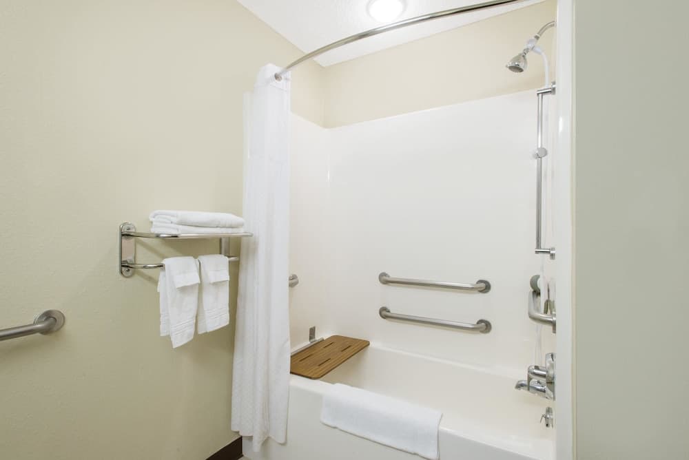 Microtel Inn & Suites by Wyndham Seneca Falls gallery photo in Waterloo — image 9