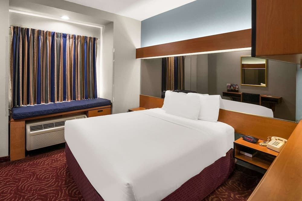 Econo Lodge Inn & Suites Mesquite - Dallas East gallery photo in Mesquite, TX — image 23