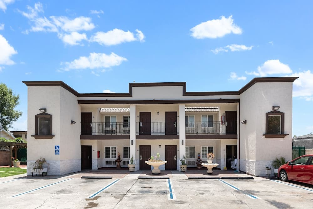 Le Blanc Inn & Suites gallery photo in El Monte, CA — image 45