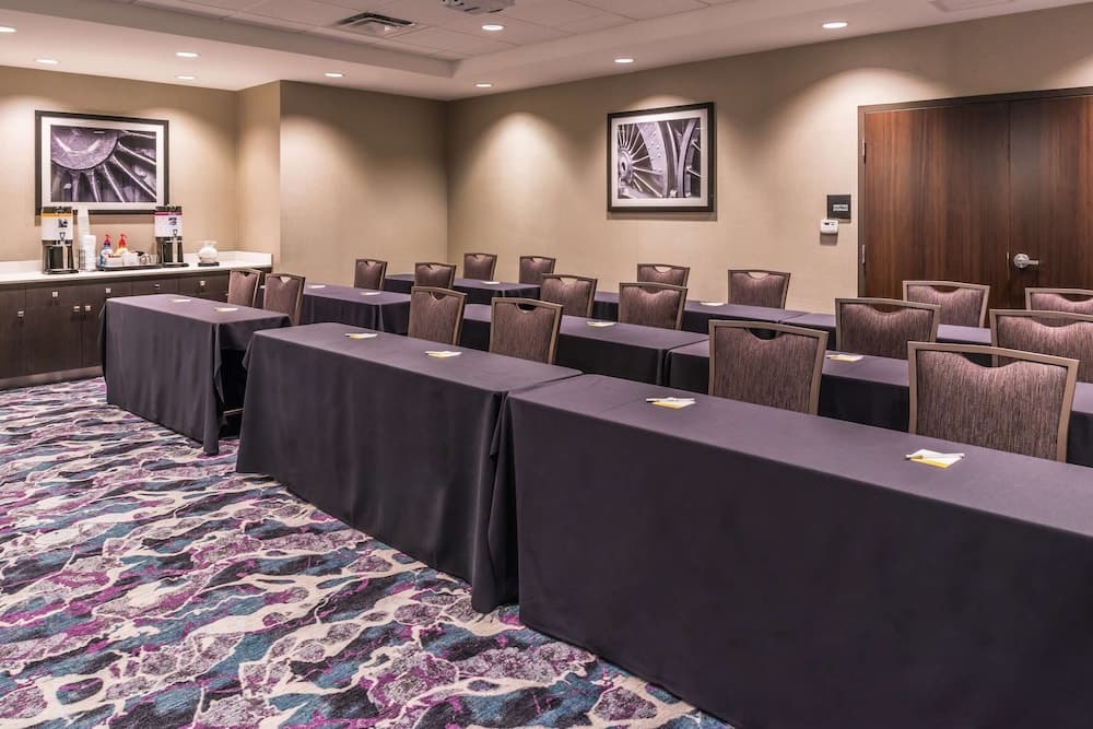 Hampton Inn & Suites Wixom gallery photo in Wixom, MI — image 51