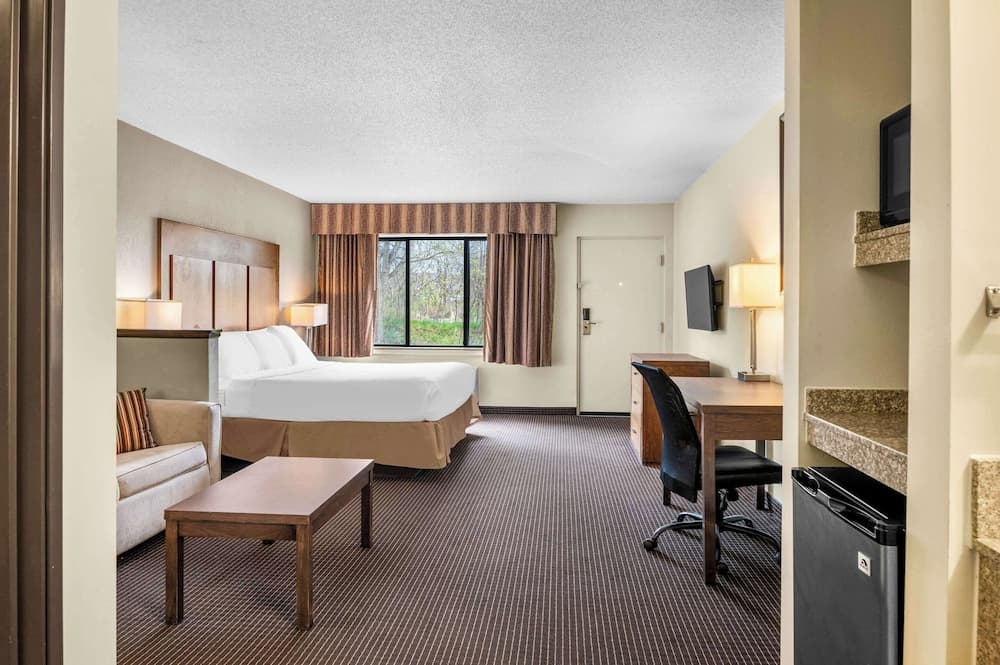 White Pines Inn & Suites gallery photo in Holland, MI — image 28