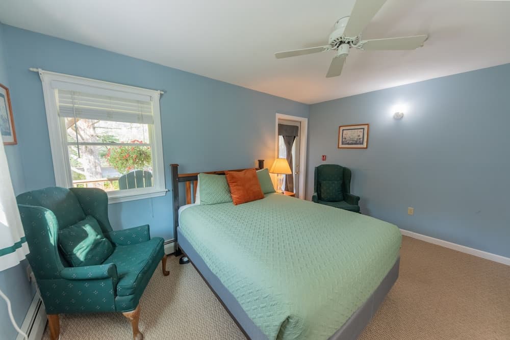 Inn By The River interior in West Forks — gallery photo 2