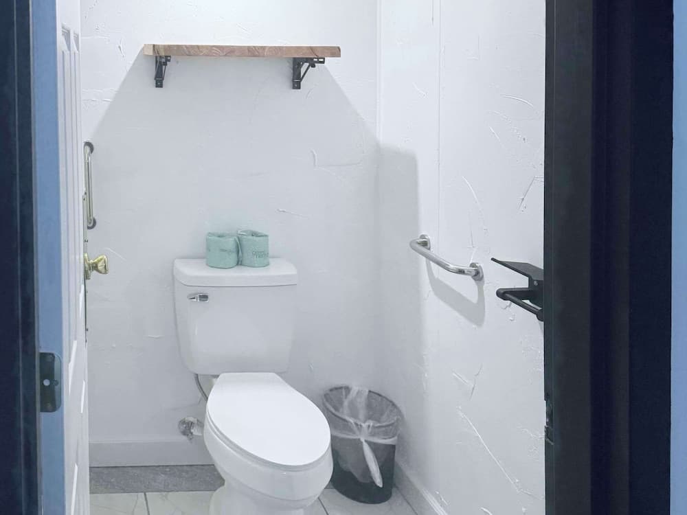 Rodeway Inn Enid South interior in Enid, OK — gallery photo 2